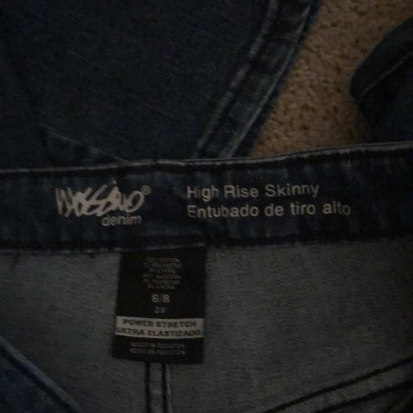 Perfect shape!  Never worn jeans Mossimo - Picture 2 of 3